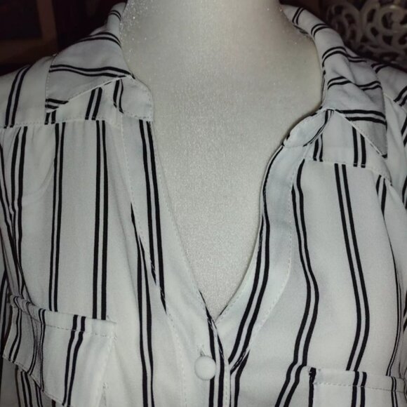 TORRID Ladies Top Black White NWT - Picture 5 of 7